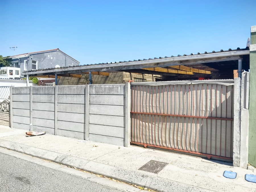 3 Bedroom Property for Sale in Lentegeur Western Cape